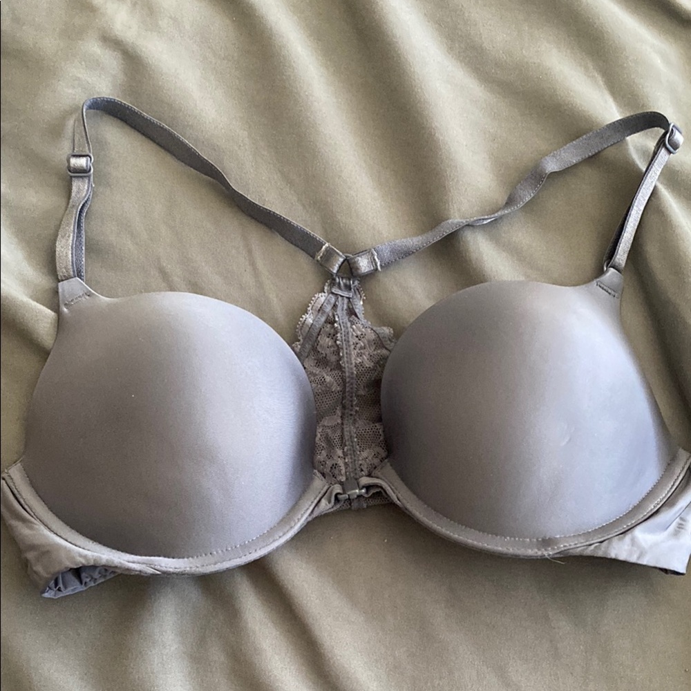 Victoria Secret Elegant Gray Lace Trim Bra